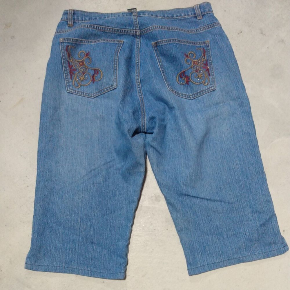 Ninety Womens Capri Jeans 10 Blue Straight Distressed Denim Mid Rise embroidered